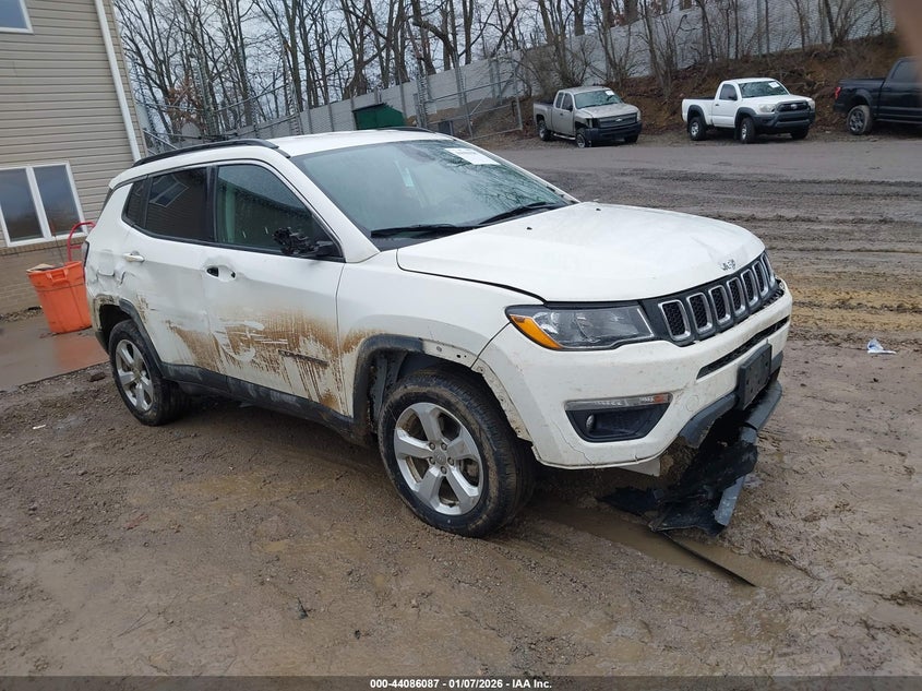 3C4NJDBB8KT703991 2019 Jeep Compass Latitude 4X4 auction photo 1
