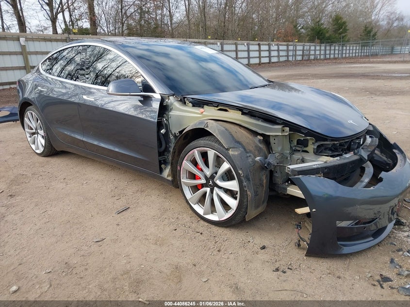 2018 Tesla Model 3 Long Range/Performance