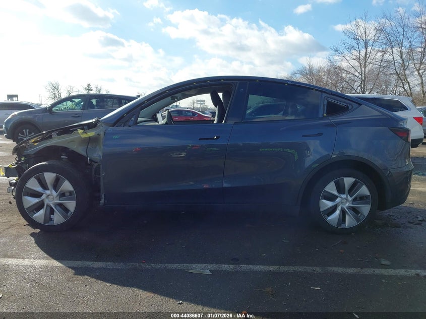 2023 Tesla Model Y Awd/Long Range Dual Motor All-Wheel Drive VIN: 7SAYGDEE2PA103779 Lot: 44086607