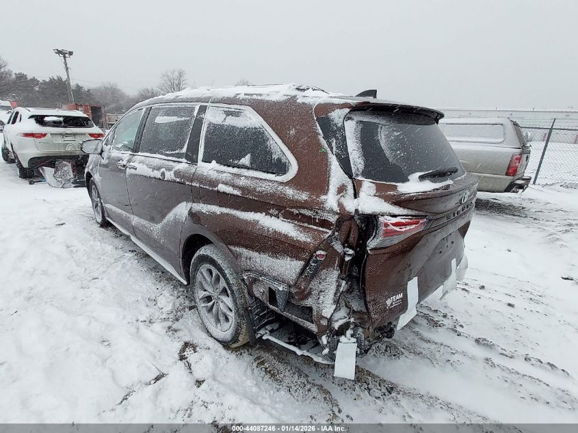 2022 Toyota Sienna Xle