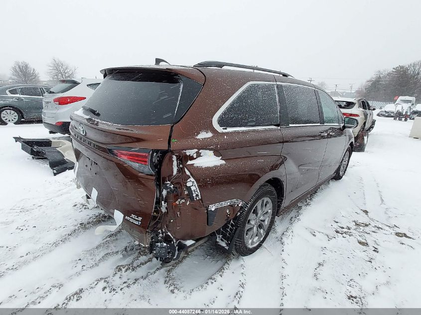 2022 Toyota Sienna Xle