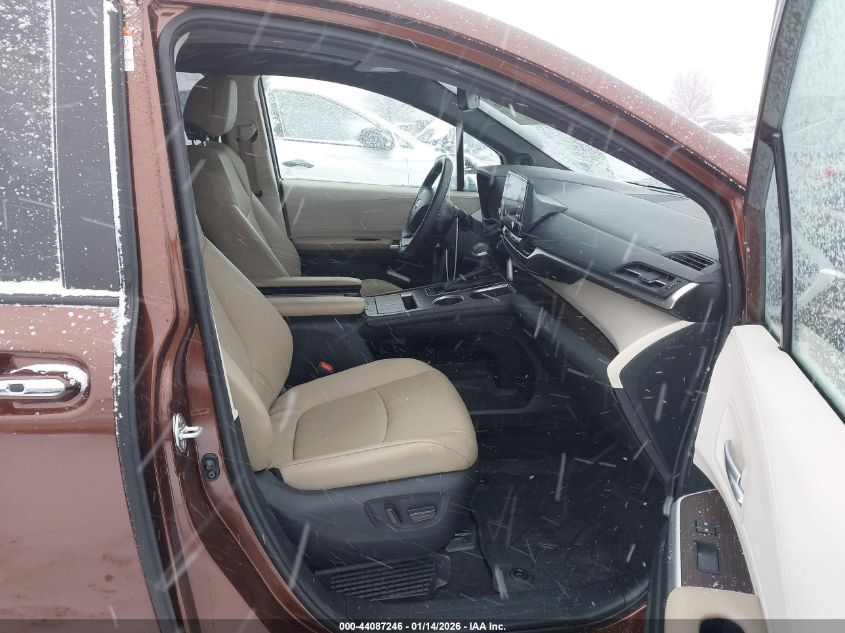 2022 Toyota Sienna Xle