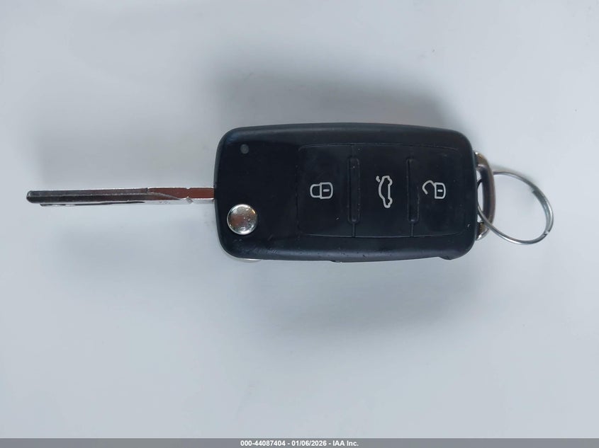 2016 Volkswagen Passat 1.8T Se VIN: 1VWBS7A3XGC038121 Lot: 44087404