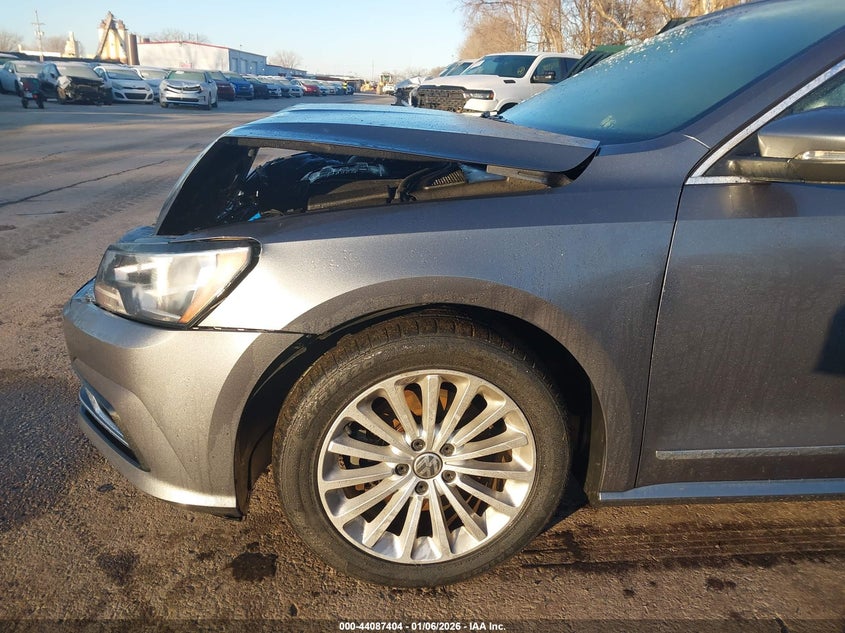 2016 Volkswagen Passat 1.8T Se VIN: 1VWBS7A3XGC038121 Lot: 44087404