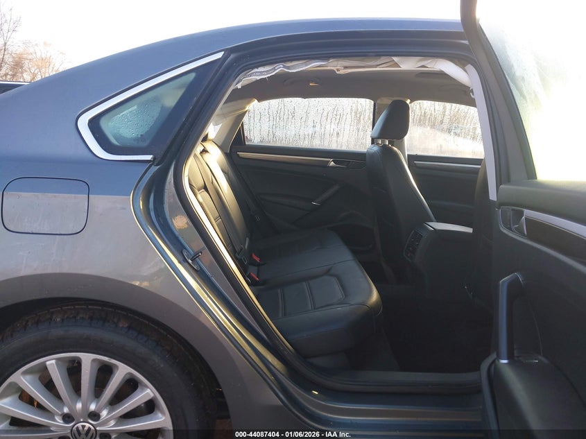 2016 Volkswagen Passat 1.8T Se VIN: 1VWBS7A3XGC038121 Lot: 44087404