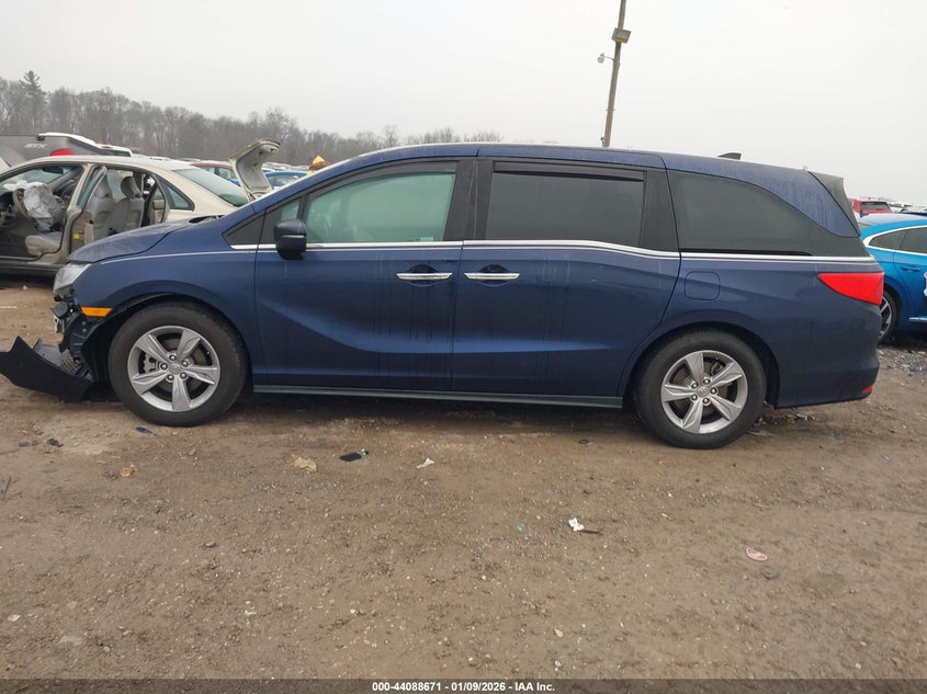 VIN 5FNRL6H7XJB087427 2018 HONDA ODYSSEY EX-L