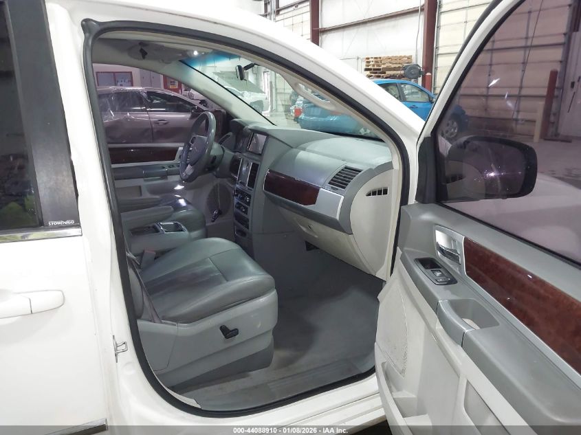 2010 Chrysler Town & Country Touring