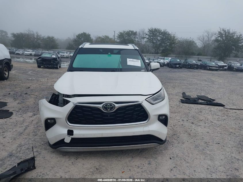 2021 Toyota Highlander - 5TDFZRAH5MS058116