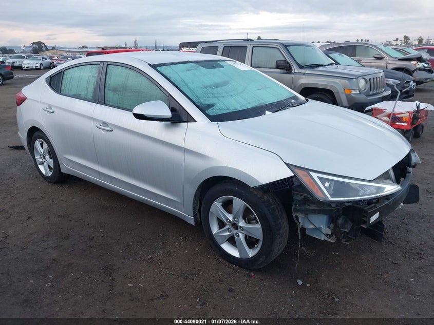 2019 HYUNDAI ELANTRA SE