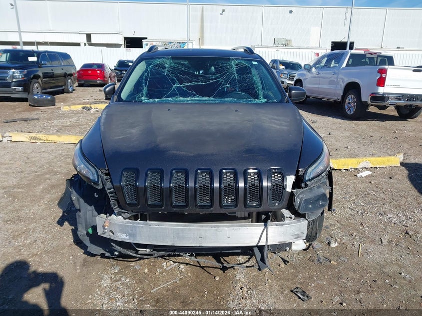 VIN 1C4PJLCB5JD563405 2018 JEEP CHEROKEE LATITUDE FWD