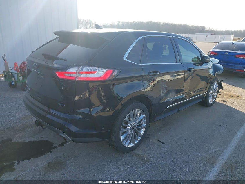 2022 Ford Edge Titanium