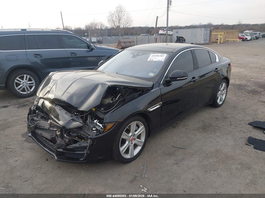 Vin: sajad4bg4ha970001, lot: 44586235, jaguar xe 25t premium 20172