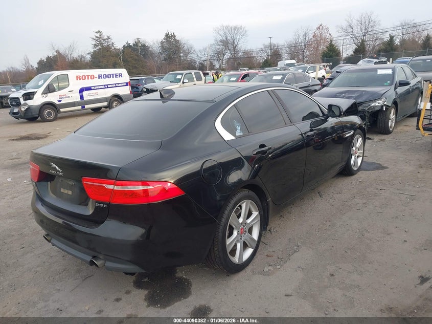 Vin: sajad4bg4ha970001, lot: 44586235, jaguar xe 25t premium 20174