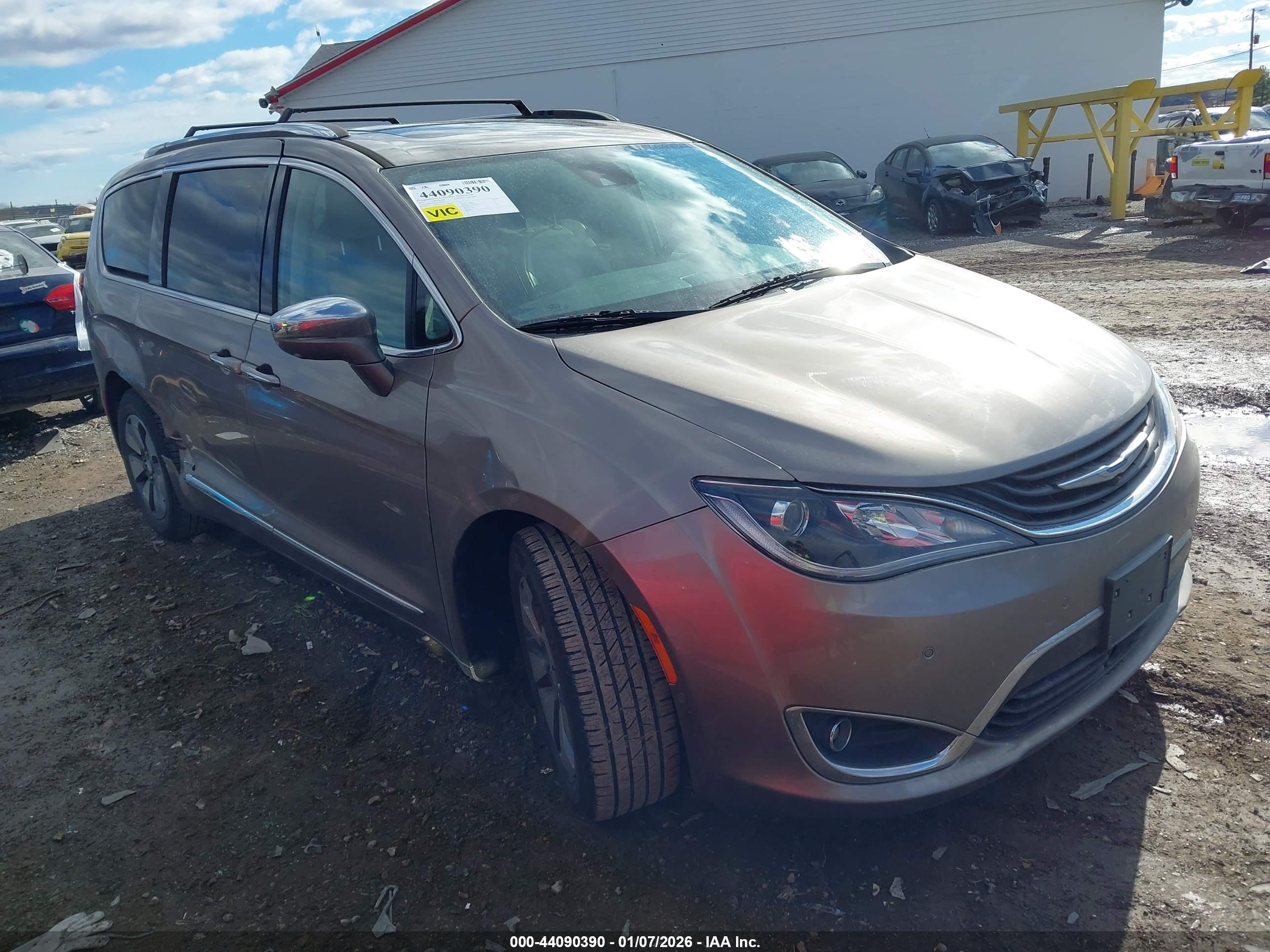 2017 Chrysler Pacifica Hybrid Platinum