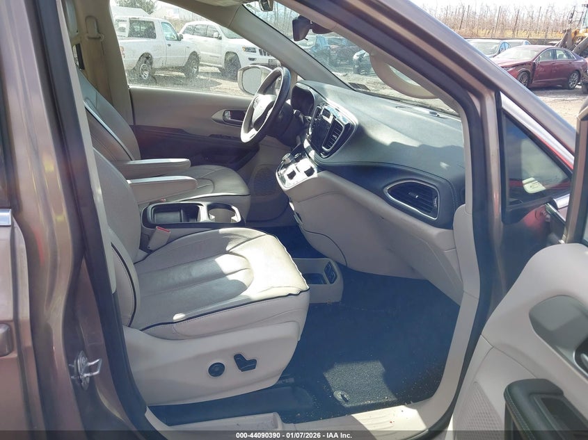 2017 Chrysler Pacifica Hybrid Platinum