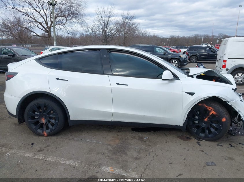 2023 Tesla Model Y VIN: 7SAYGDEE7PA191339 Lot: 44090428