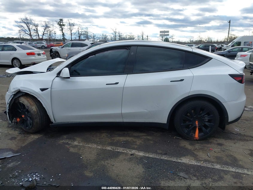 2023 Tesla Model Y VIN: 7SAYGDEE7PA191339 Lot: 44090428