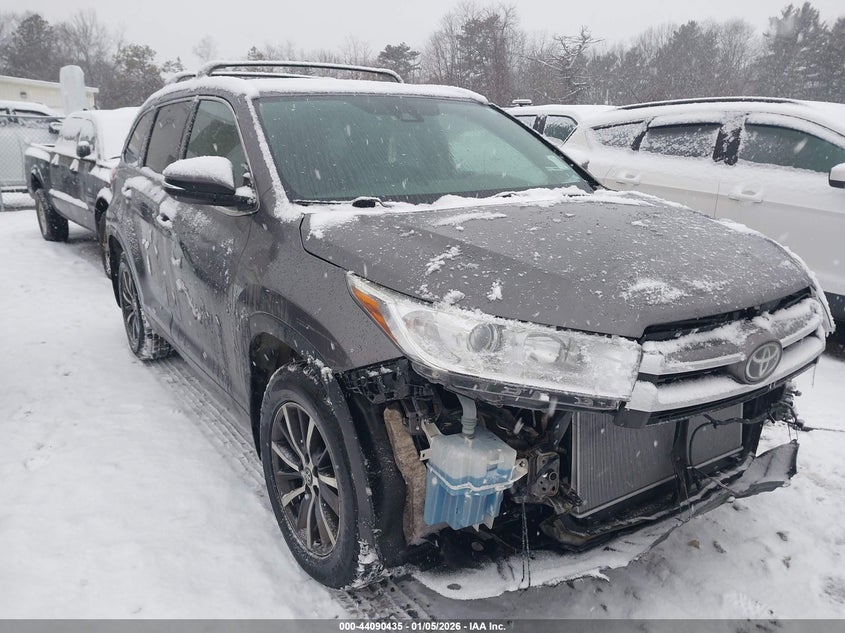 5TDJZRFH9HS423440 2017 Toyota Highlander Xle auction photo 1