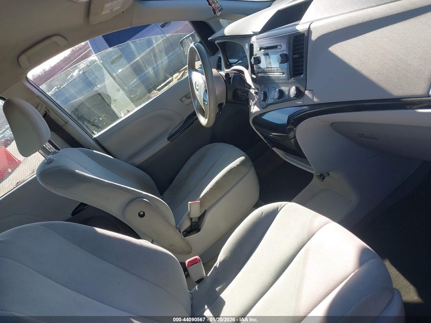 2014 Toyota Sienna L V6 7 Passenger