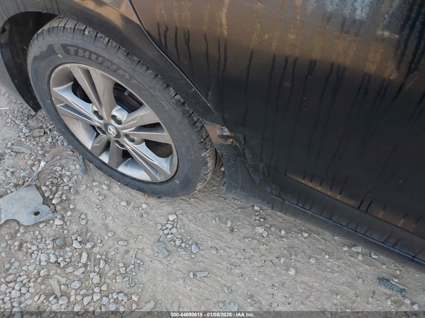 VIN KMHD84LF5HU064228 2017 HYUNDAI ELANTRA SE