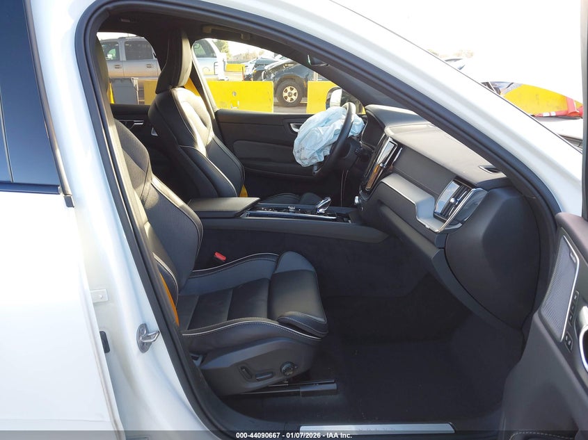 2025 Volvo Xc60 Plug-In Hybrid Polestar Engineered, T8 Awd Electric/Gasoline