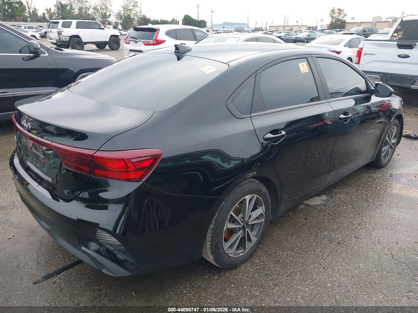 2024 Kia Forte Lxs