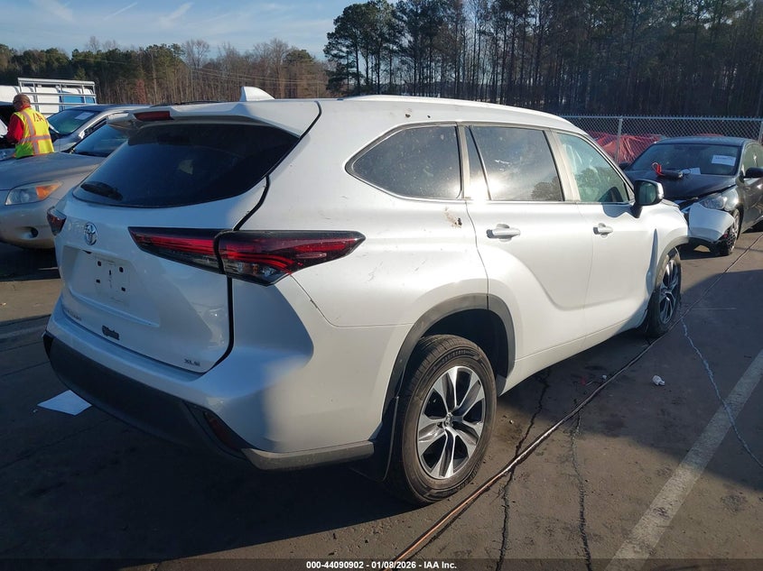 2024 Toyota Highlander Xle