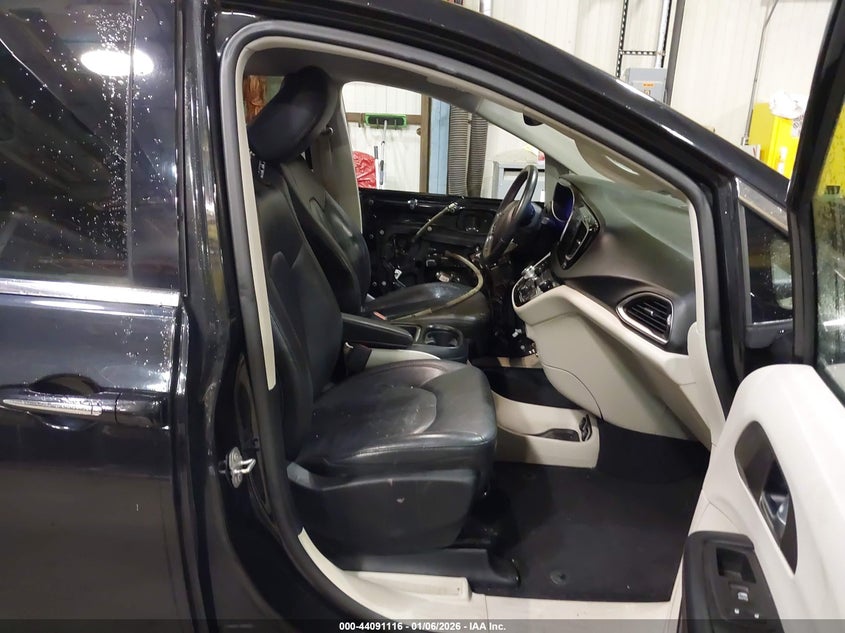 2017 Chrysler Pacifica Touring-L