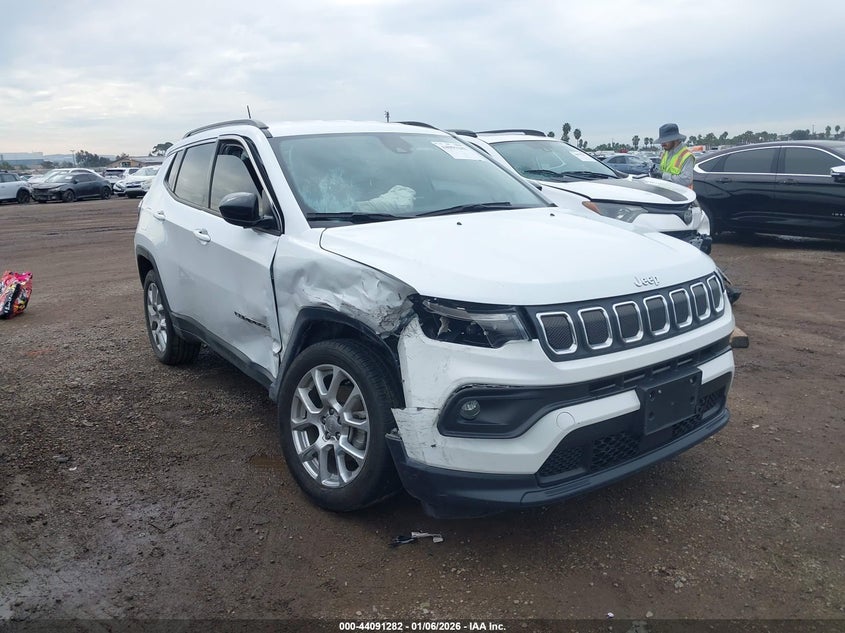 3C4NJDFB8NT197416 2022 Jeep Compass Latitude Lux 4X4 auction photo 1