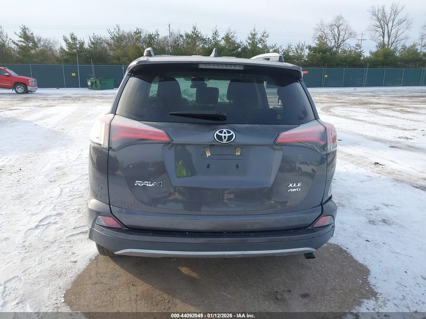 VIN 2T3RFREV8JW787954 2018 TOYOTA RAV4 XLE