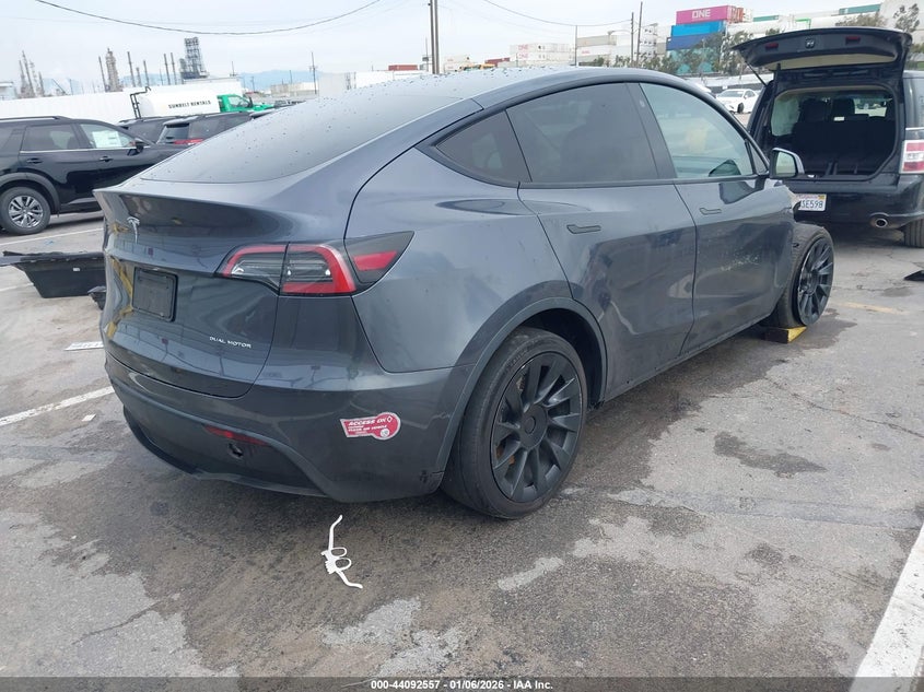 2022 Tesla Model Y Long Range Dual Motor All-Wheel Drive