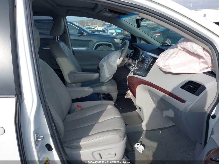 2013 Toyota Sienna Xle V6 8 Passenger