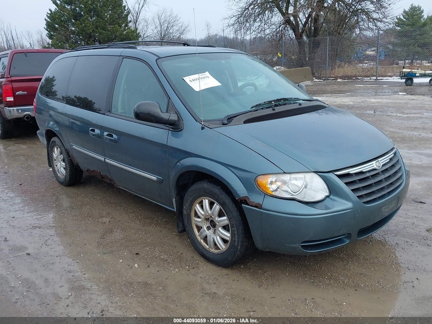 2C4GP54L45R600481 2005 Chrysler Town & Country Touring auction photo 1