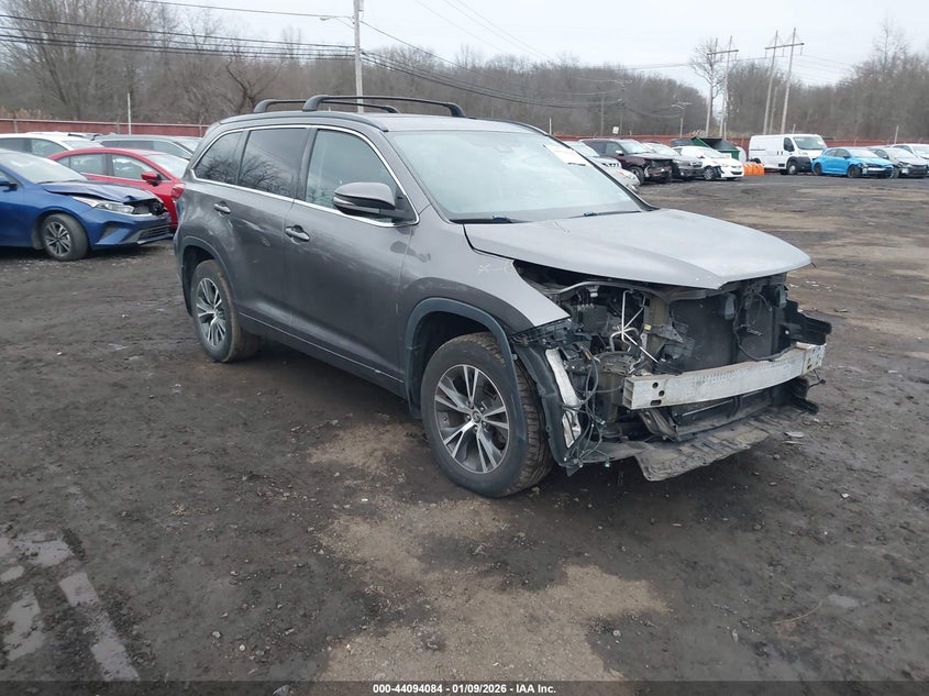 2017 Toyota Highlander Se