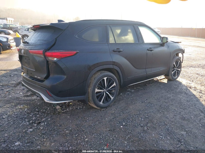 2022 Toyota Highlander Xse