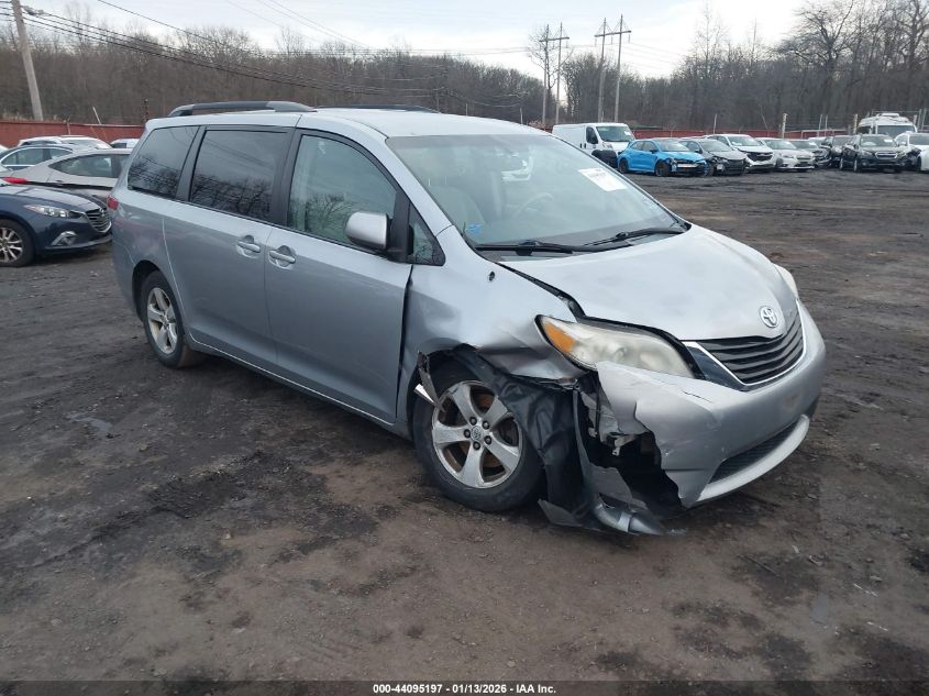 2013 Toyota Sienna Le V6 8 Passenger