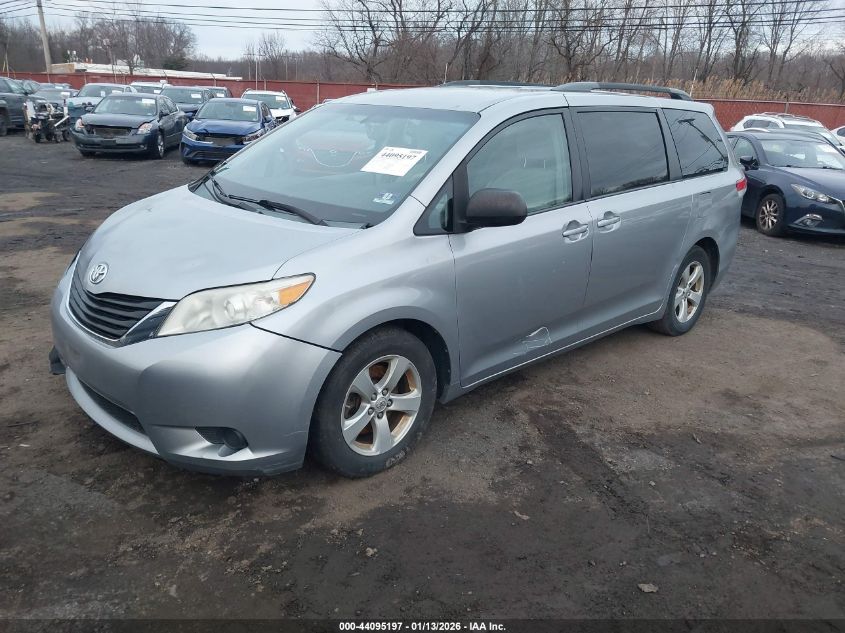 2013 Toyota Sienna Le V6 8 Passenger