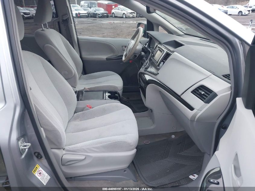 2013 Toyota Sienna Le V6 8 Passenger
