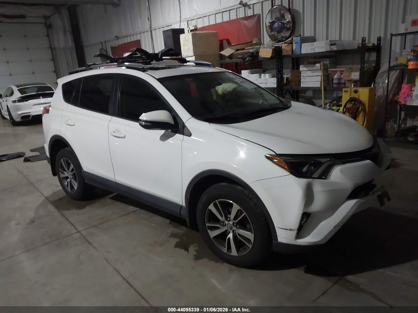 JTMWFREV8JJ729330 2018 Toyota Rav4 Xle auction photo 1