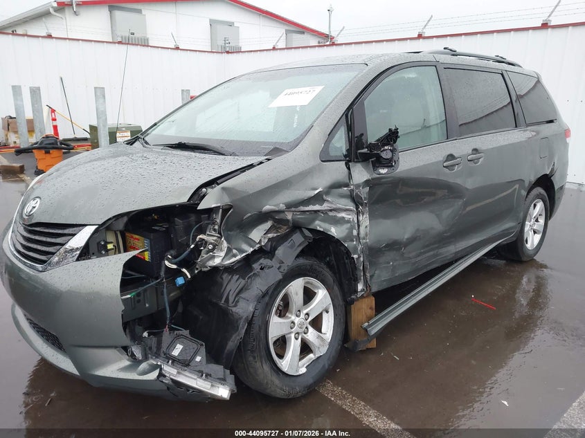 2013 Toyota Sienna Le V6 8 Passenger