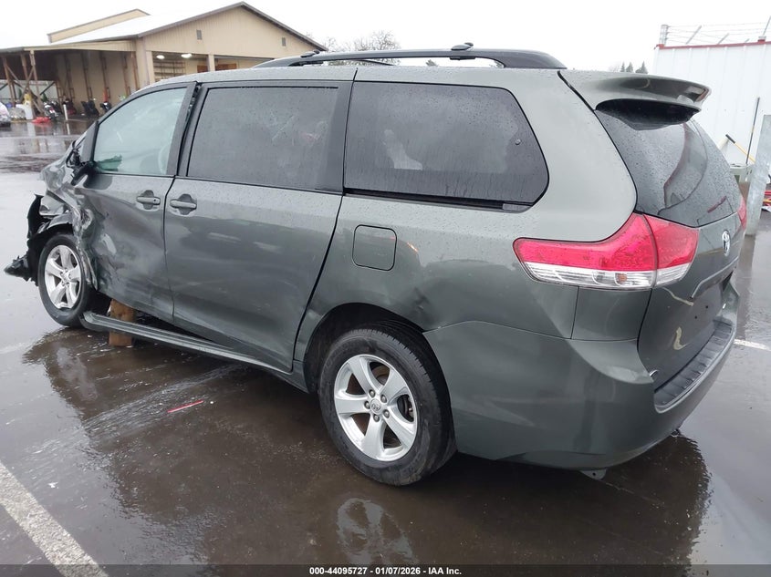 2013 Toyota Sienna Le V6 8 Passenger
