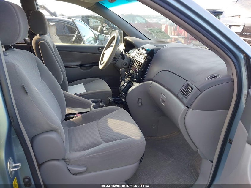 2005 Toyota Sienna Le