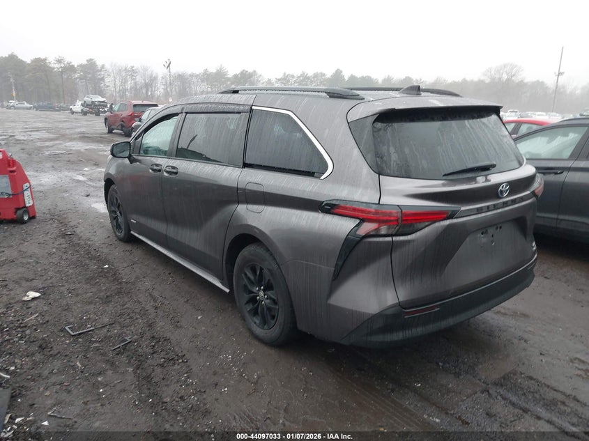 2021 Toyota Sienna Le