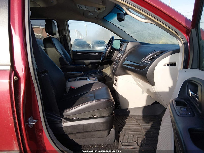 2013 Chrysler Town & Country Touring