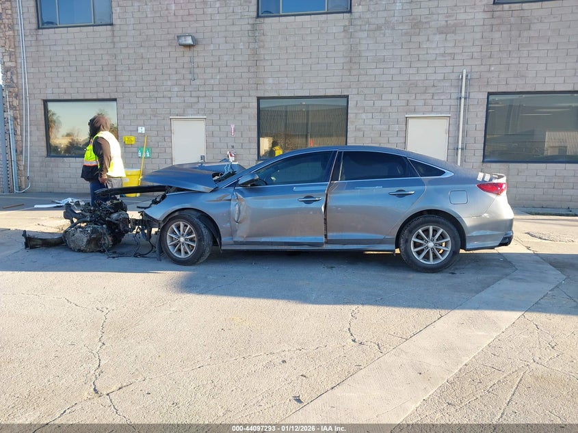 VIN 5NPE24AF4JH619098 2018 HYUNDAI SONATA SE
