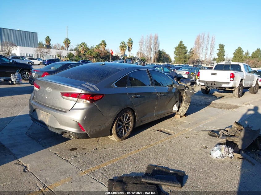 VIN 5NPE24AF4JH619098 2018 HYUNDAI SONATA SE