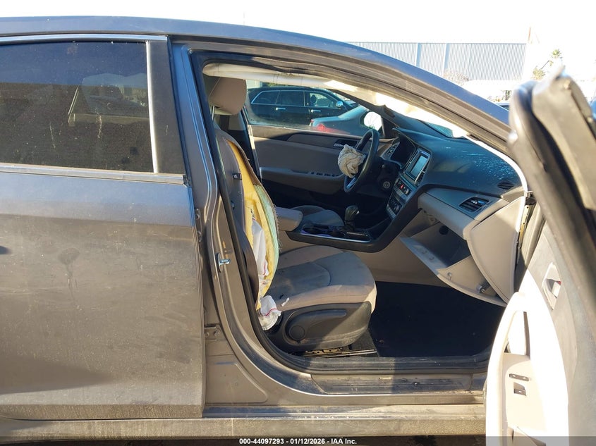 VIN 5NPE24AF4JH619098 2018 HYUNDAI SONATA SE