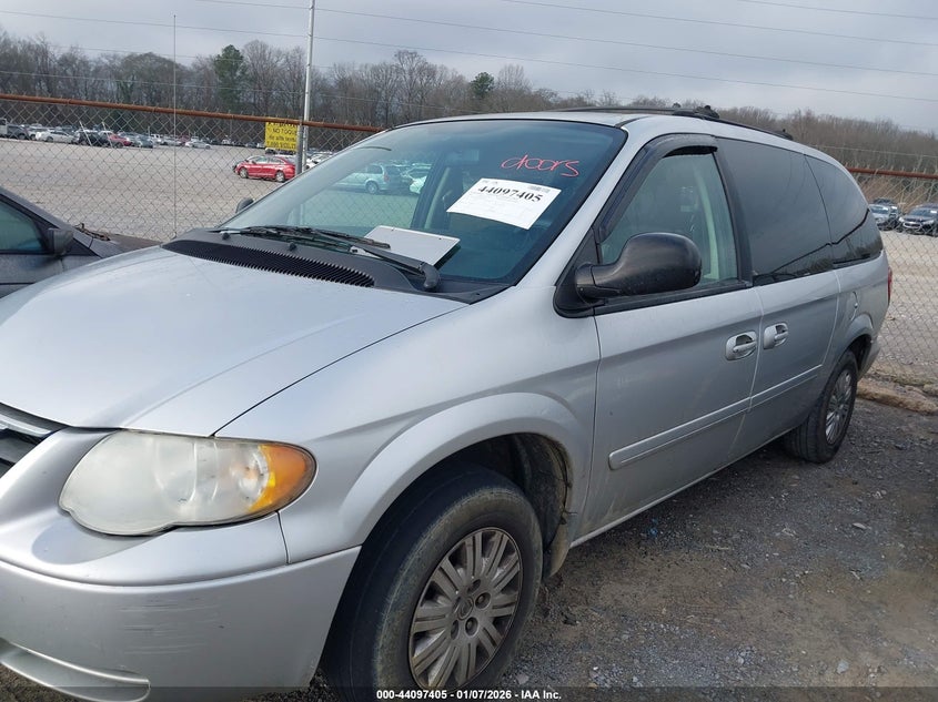 2005 Chrysler Town & Country Lx