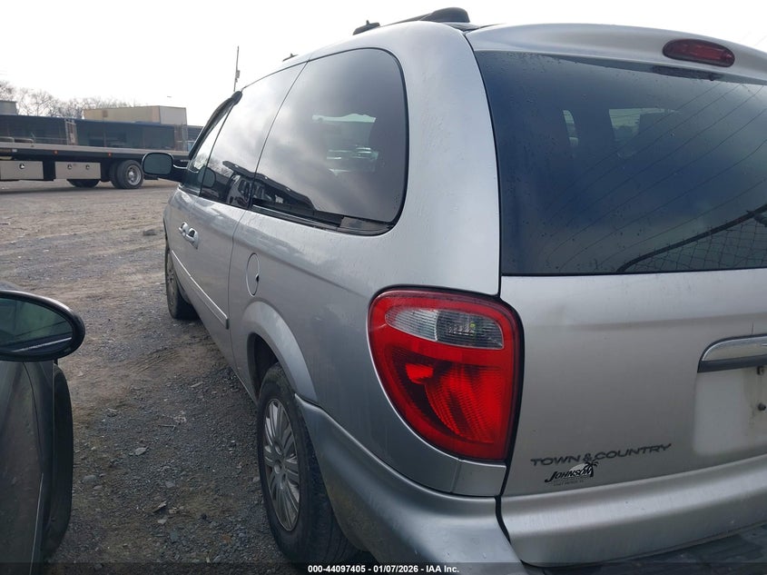 2005 Chrysler Town & Country Lx