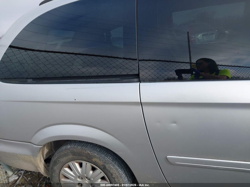 2005 Chrysler Town & Country Lx